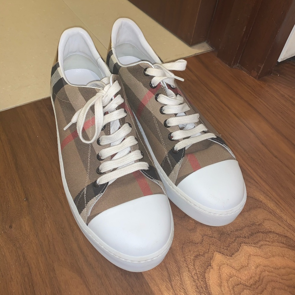 Burberry unisex shoes worn 3-4 times max